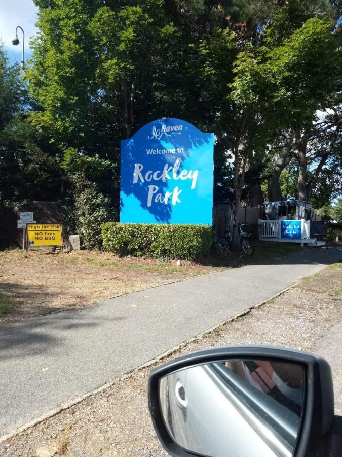 מלון פול Haven Rockley Park,Lytchett Bay View מראה חיצוני תמונה